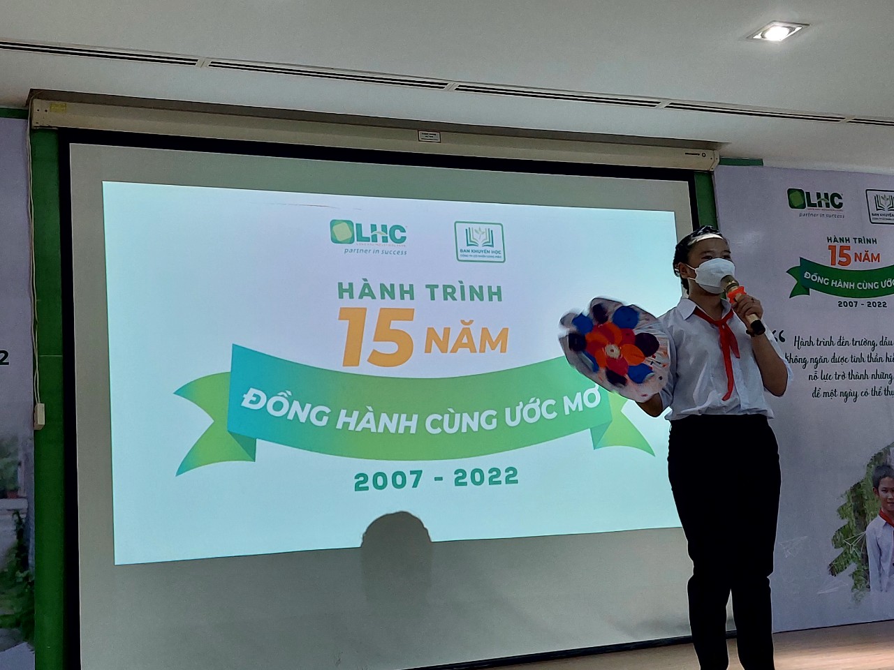 LỄ TRAO HỌC BỔNG CHO HỌC SINH NGHÈO, CÓ HOÀN CẢNH KHÓ KHĂN CỦA CÔNG TY CỔ PHẦN LONG HẬU